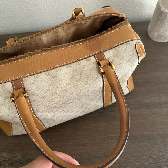 Authentic Vintage Gucci duffel handbag in Tan - Picture 11 of 15
